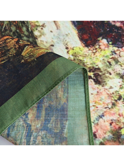 Close-up of the narrow green border, stitched edge and fine weave