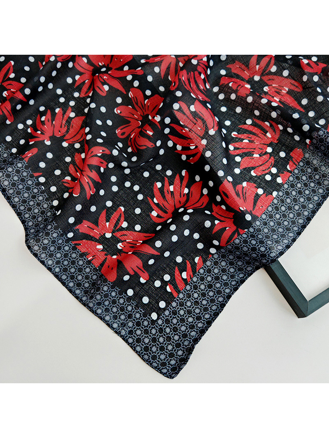Close-up of the stitched corner and broad gray geometric border