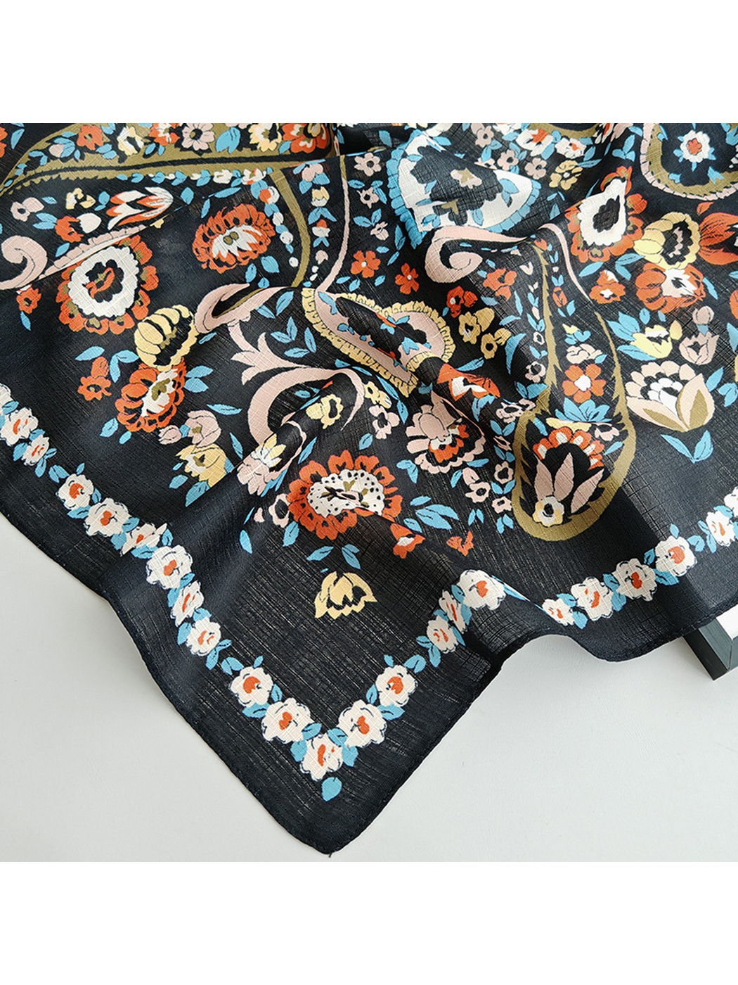 Close-up of the floral border, rounded corner and paisley print