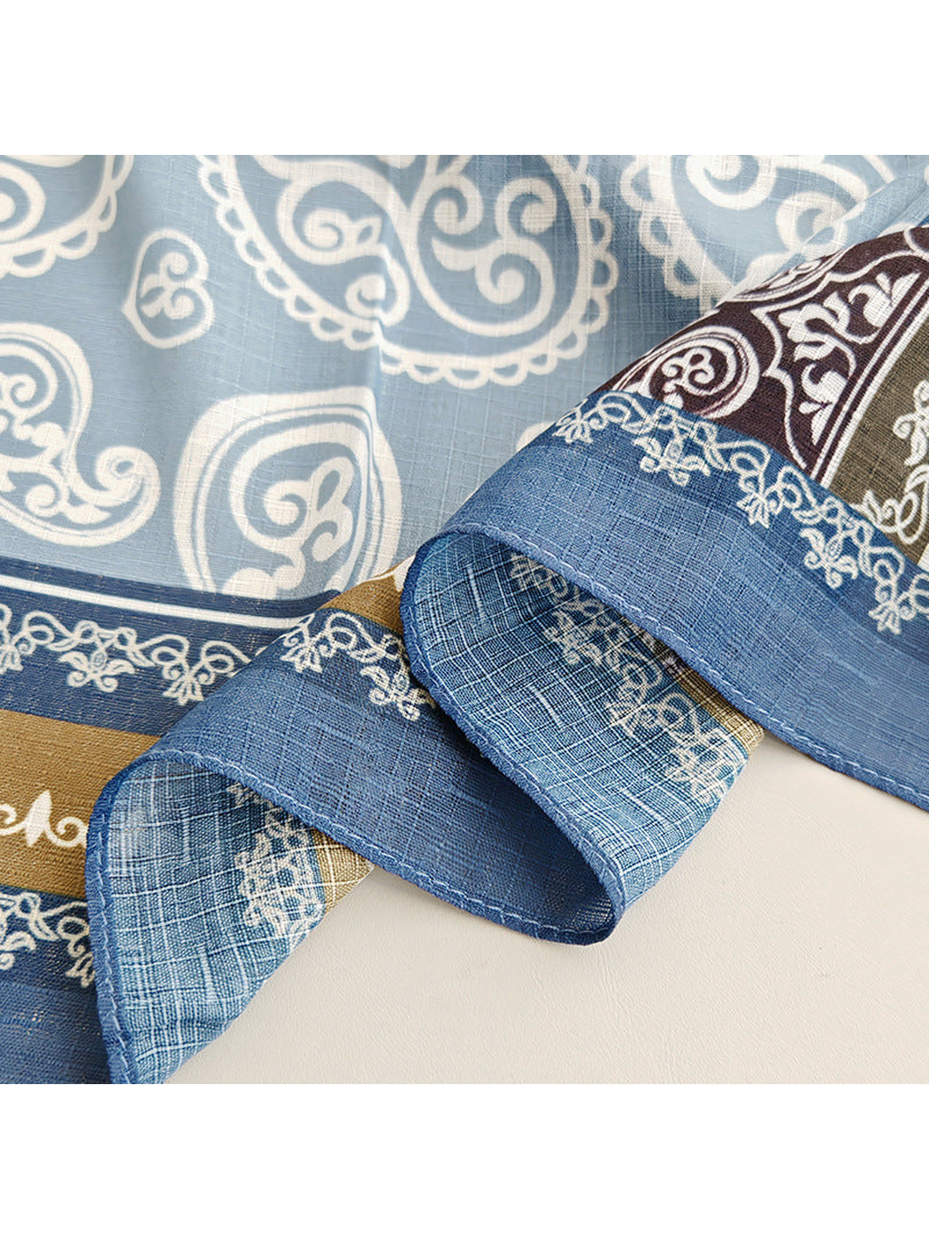 Close-up of the blue border and narrow stitched edge
