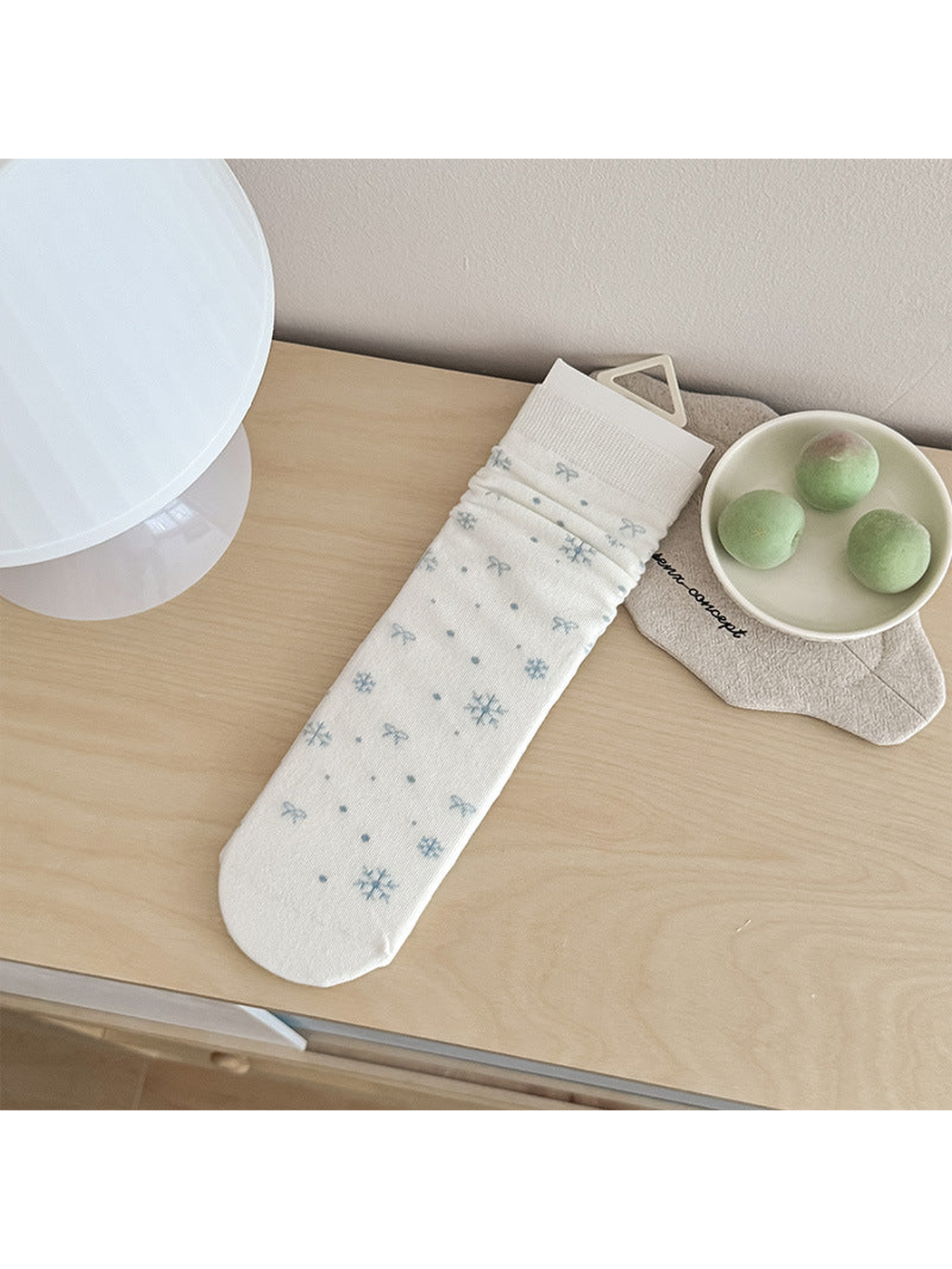 Ivory Snowflake crew sock with pale blue motifs
