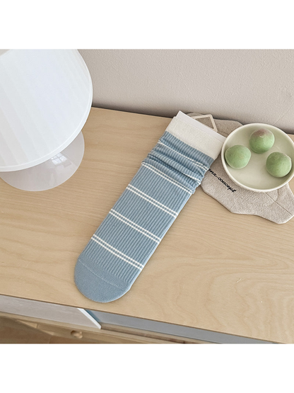 Light blue Stripes crew sock with vertical ribbing