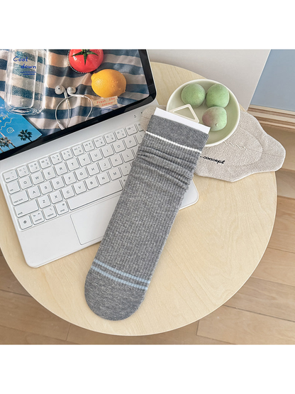 Toe Stripe heather gray crew sock with white cuff stripe and pale blue toe stripes