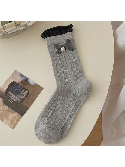 Bow Charm light gray ribbed crew sock with dark cuff