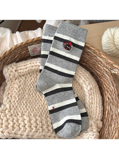 Wide Stripe gray crew socks with ivory and dark gray stripes
