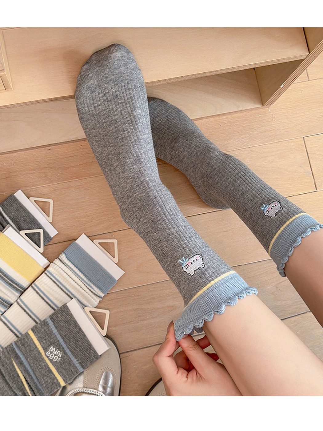Cat gray socks with embroidered motifs and ruffled blue cuffs