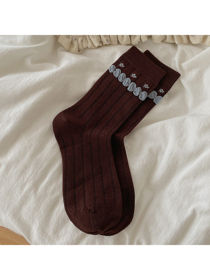 Dark brown Bubble Cuff crew socks with pale blue scalloped trim
