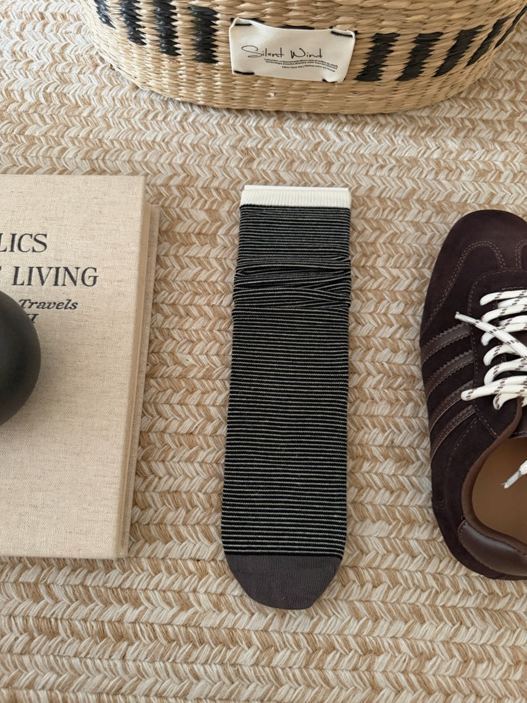 White fine-striped crew sock with contrasting cuff and toe