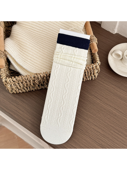 Cable style ivory crew sock with navy cuff