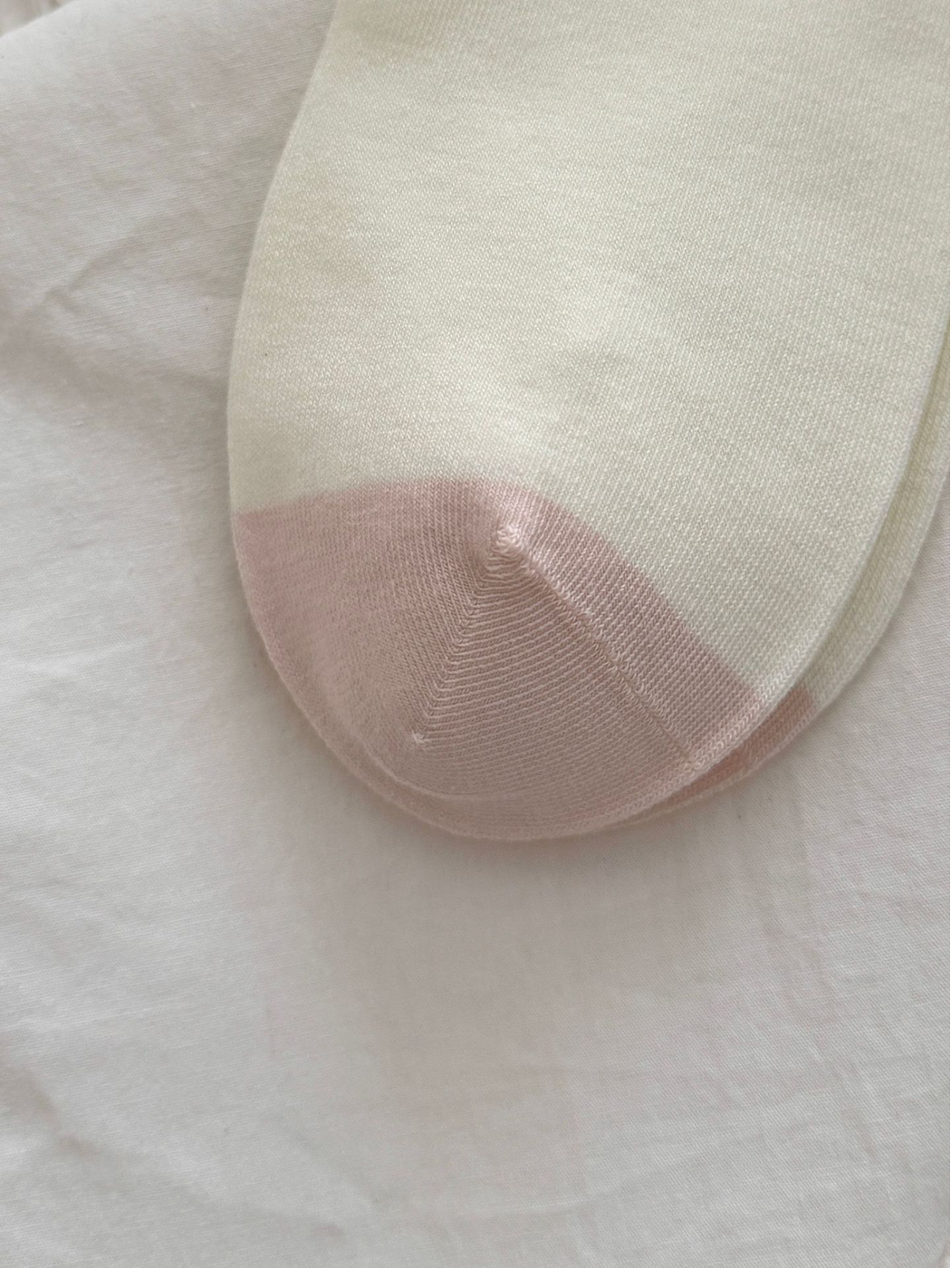 Close-up of the Ruffle Bear sock's pink contrast toe and toe seam