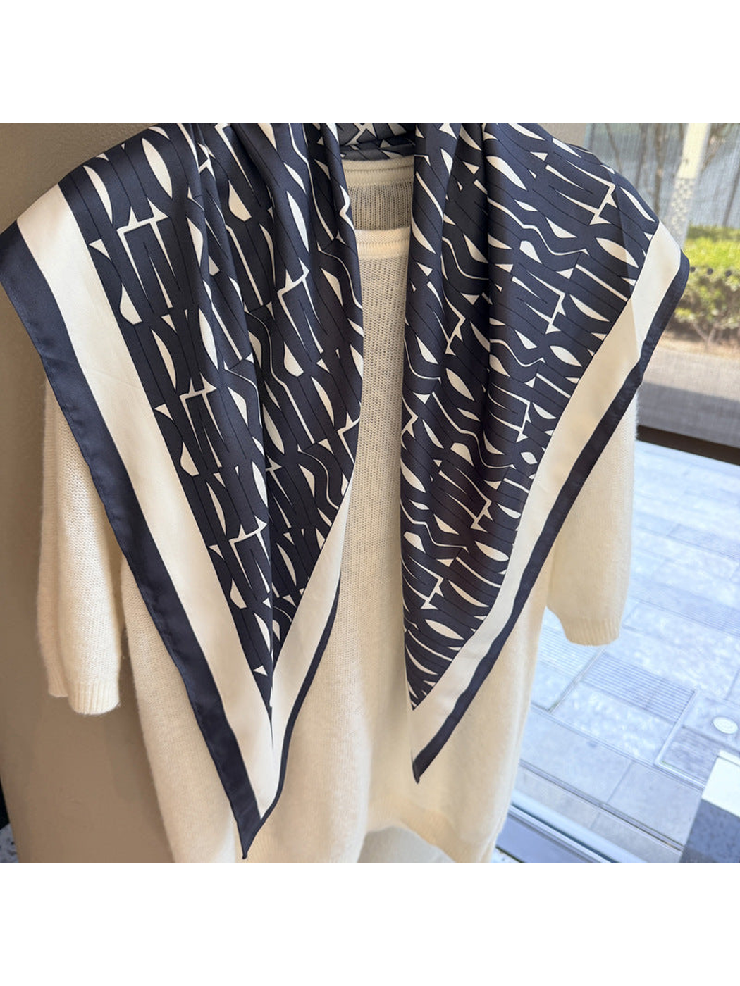 Close-up of the scarf's wide ivory border and narrow dark edge
