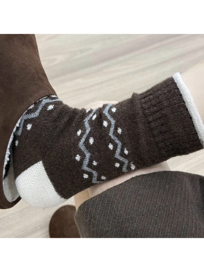 Coffee crew sock side view with contrast toe and zigzag bands