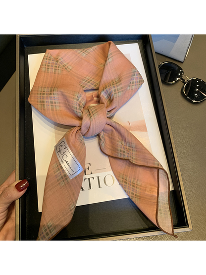Close-up of the Dusty Pink check pattern, knot and brown stitched edge