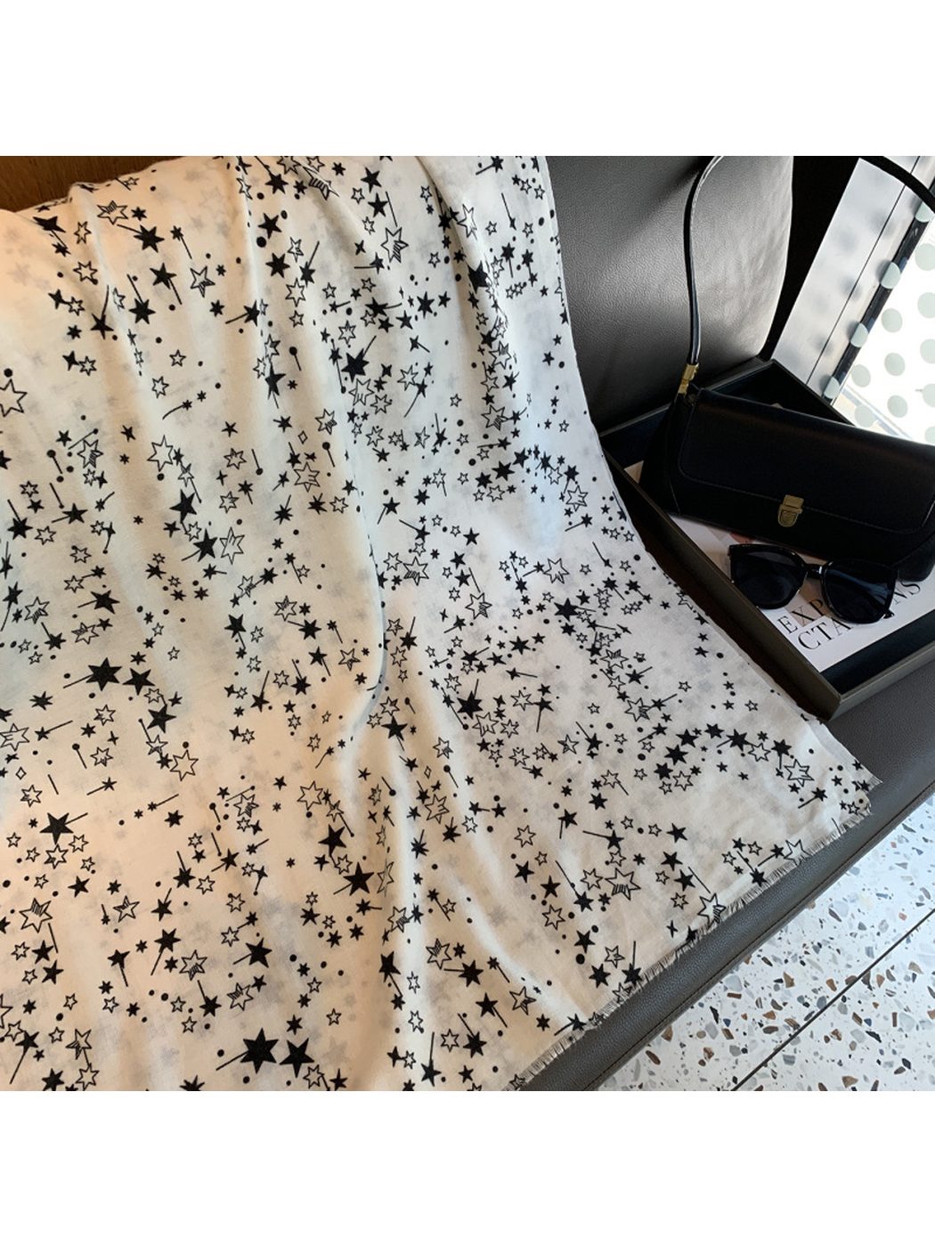 Close-up of the White scarf's star pattern and fine fringed edge