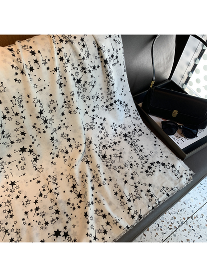 Close-up of the White scarf's star pattern and fine fringed edge