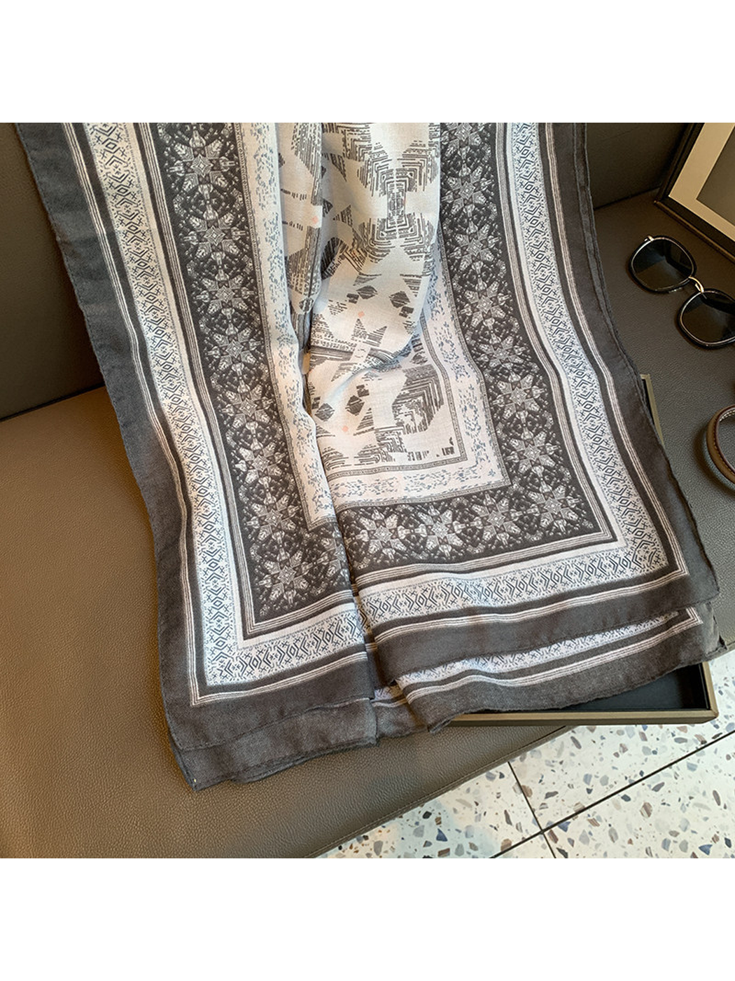 Close-up of the scarf's patterned border and narrow finished edge