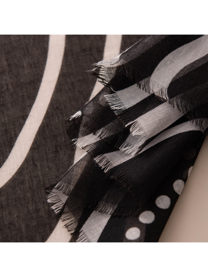 Close-up of the black and white scarf pattern and short fringed edge