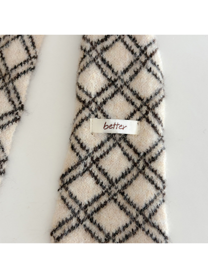 Close-up of the fuzzy diamond-check surface and fabric label