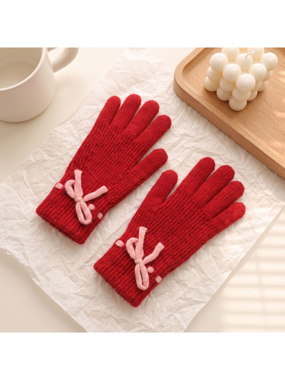 Red ribbed gloves with contrasting bow details