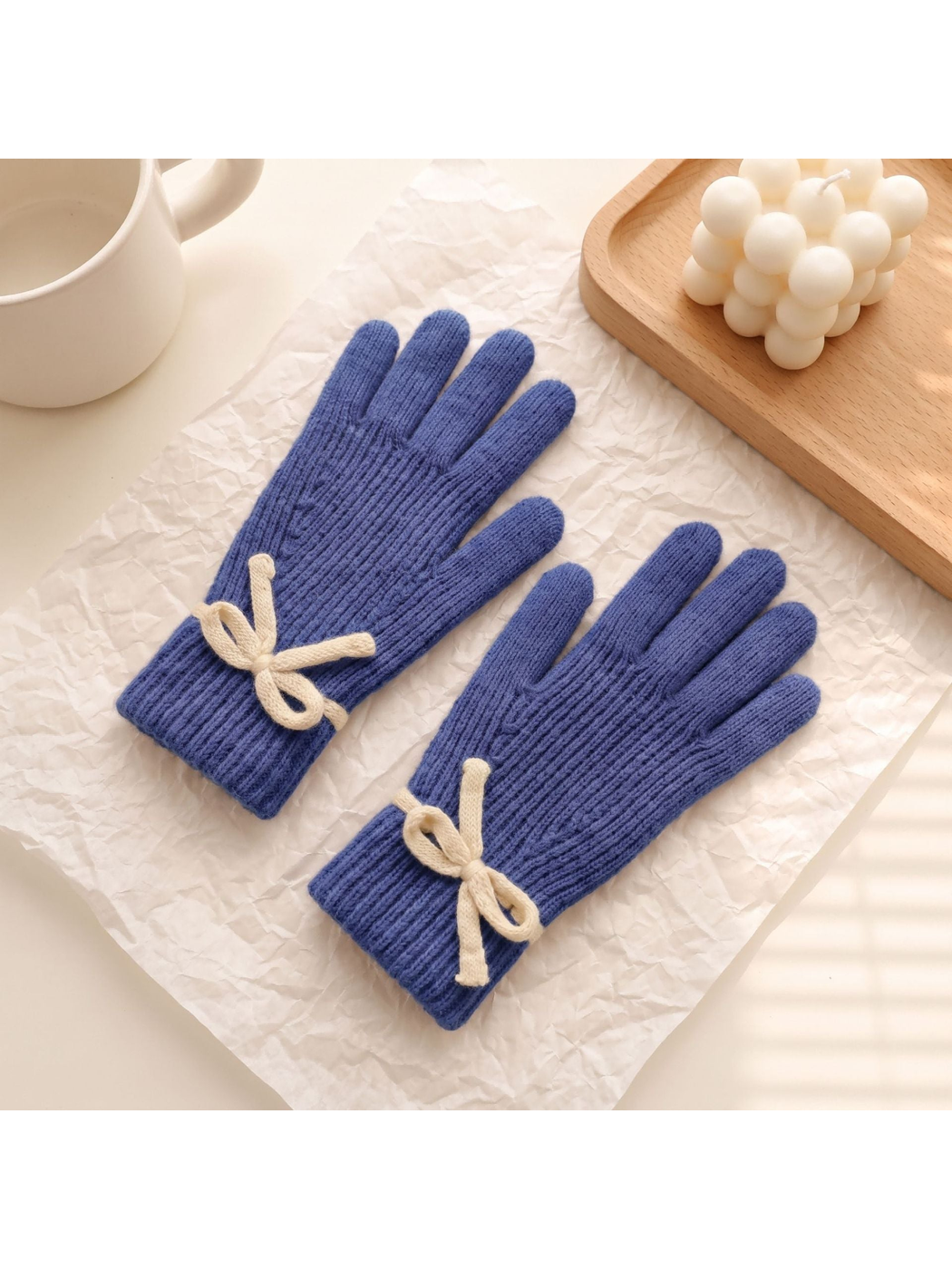 Blue ribbed gloves with contrasting bow details
