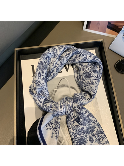 Close-up of the navy paisley pattern and tied center