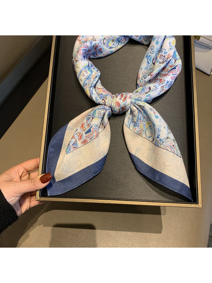 Close-up of the scarf knot, ivory band and navy stitched edge