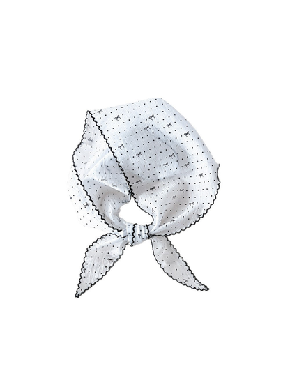 White triangle scarf with polka dots, bow motifs and scalloped edging