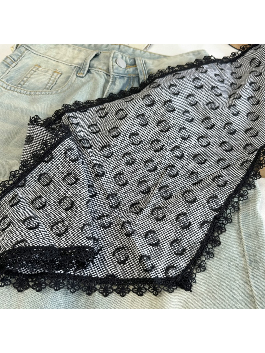 Close-up of the Black scarf ring pattern and scalloped lace edge