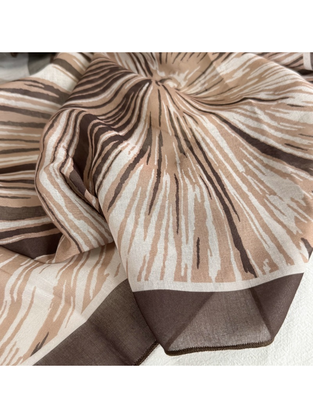 Close-up of the Coffee Stripes brushstroke pattern and dark border