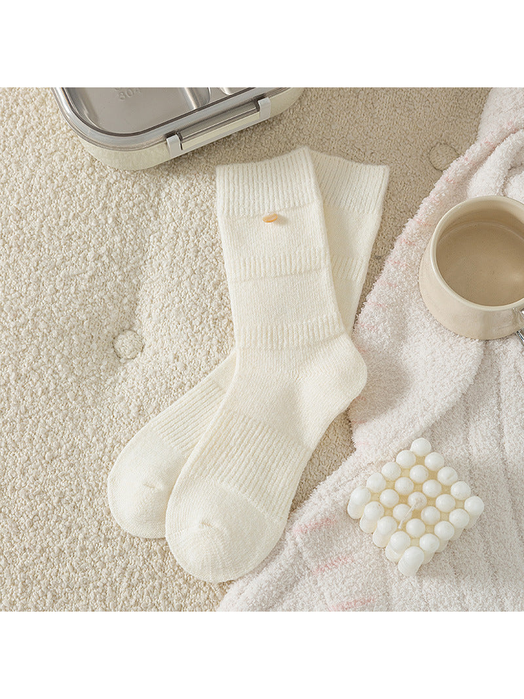 Ivory crew socks with ribbed bands and round cuff accent