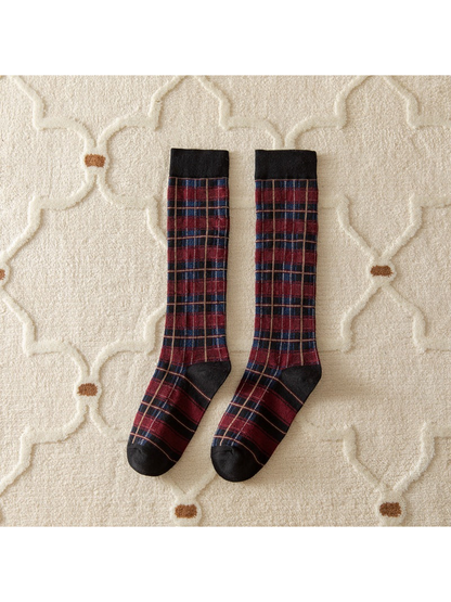 Black plaid knee-high socks with contrasting cuffs, heels and toes
