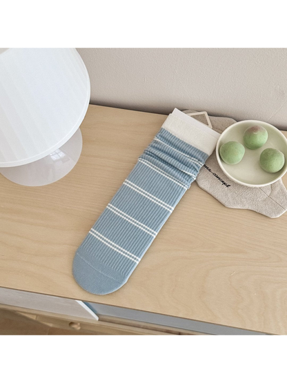 Stripes style light blue ribbed crew sock with ivory horizontal stripes