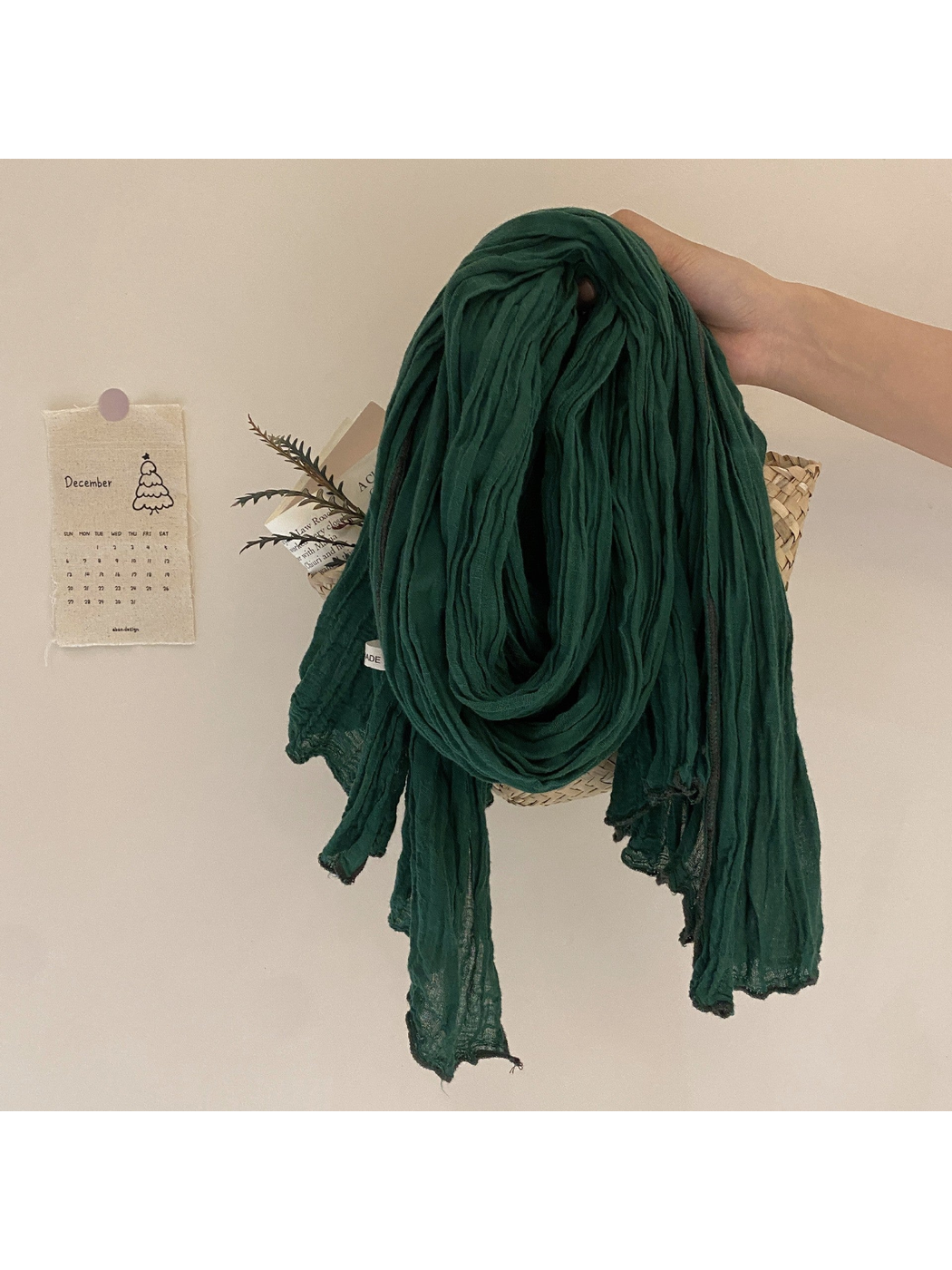 Dark green crinkled scarf with contrast edge trim