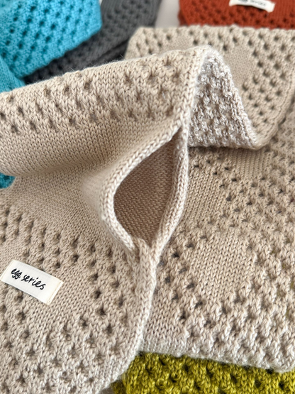 Close-up of the pull-through opening, finished edge and eyelet knit