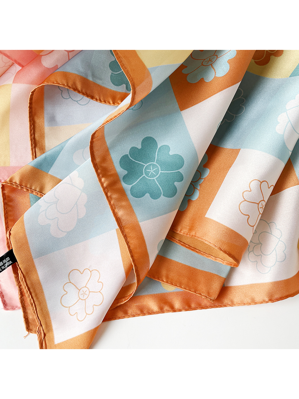 Close-up of the floral checkerboard pattern and narrow stitched border