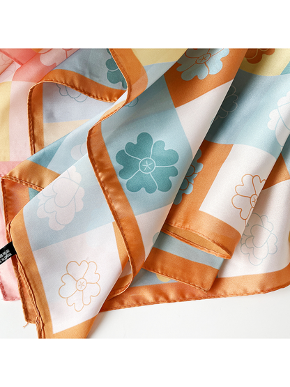 Close-up of the floral checkerboard pattern and narrow stitched border