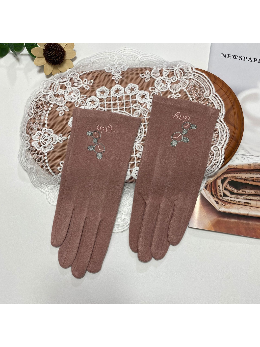 Dusty Pink gloves with linked-circle embroidery