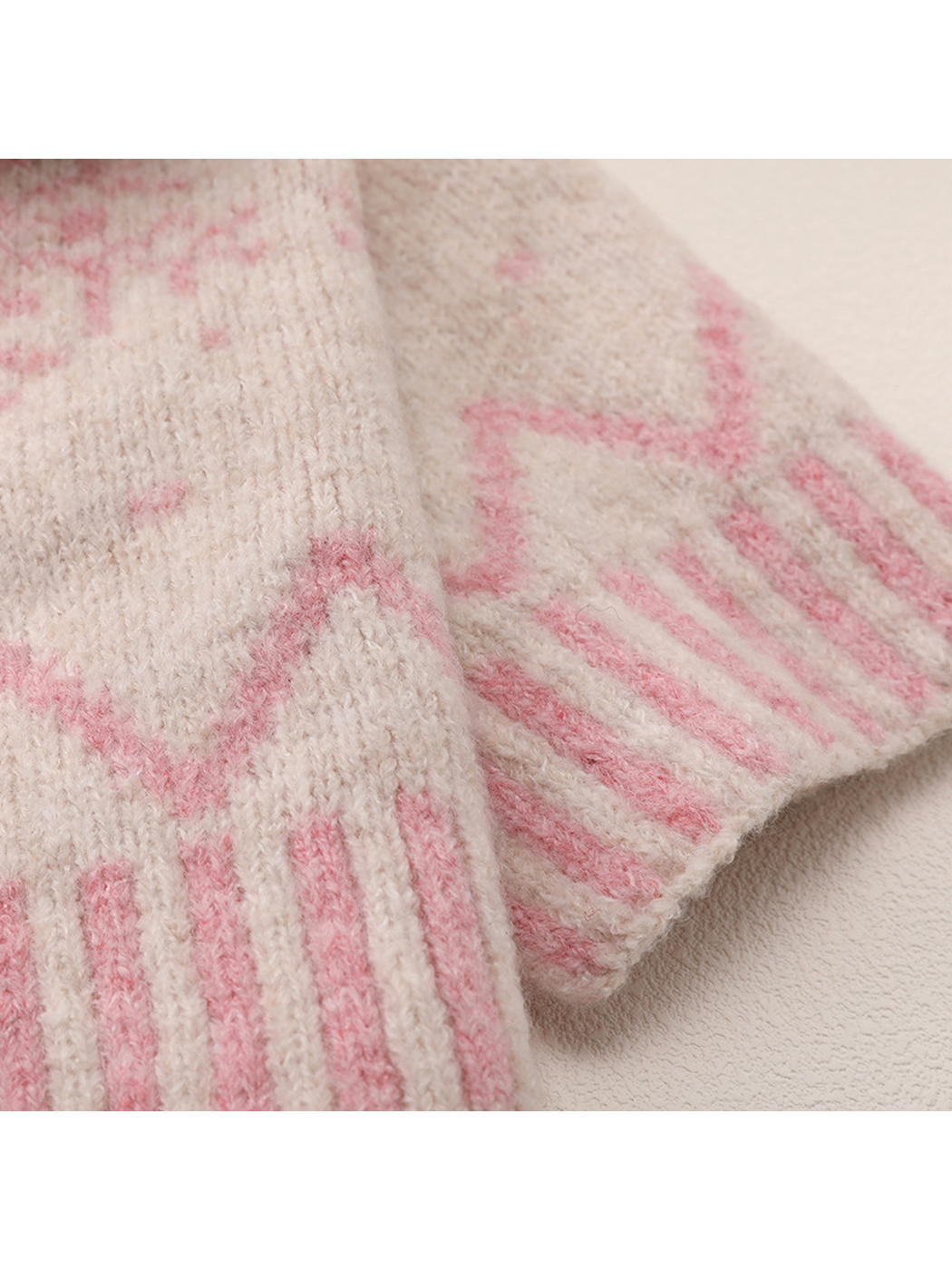 Close-up of the Beige scarf's pink zigzag pattern and striped border