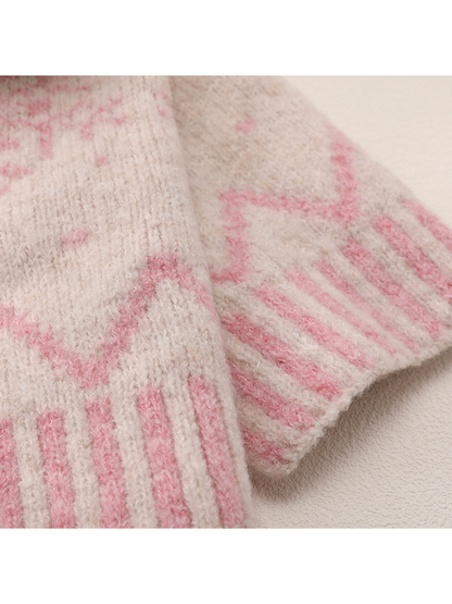 Close-up of the Beige scarf's pink zigzag pattern and striped border