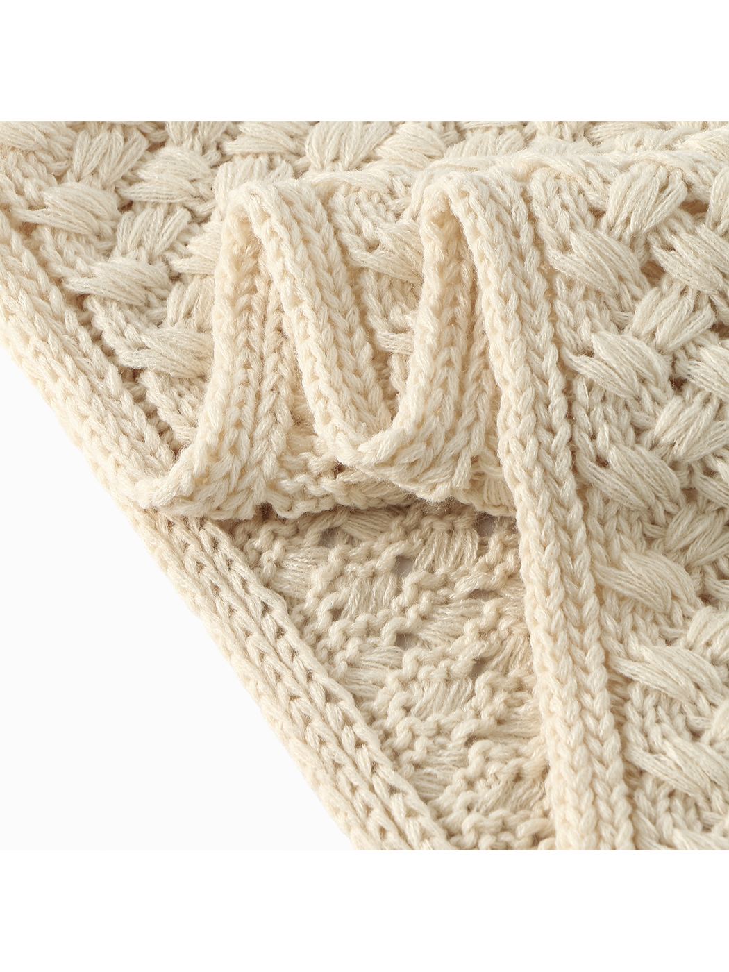 Close-up of the cream basket-pattern scarf edge and joined loop construction