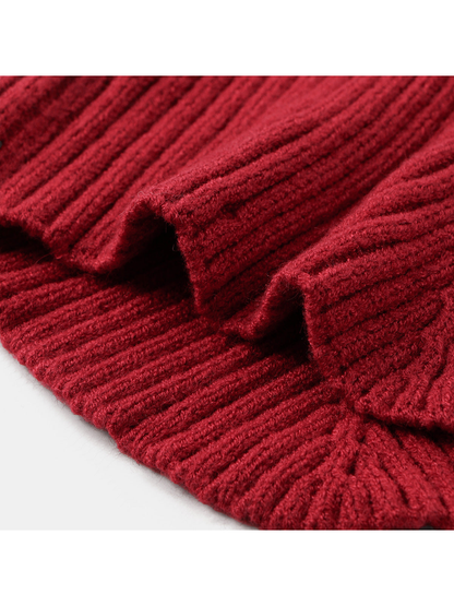 Close-up of Burgundy ribbing and folded edges