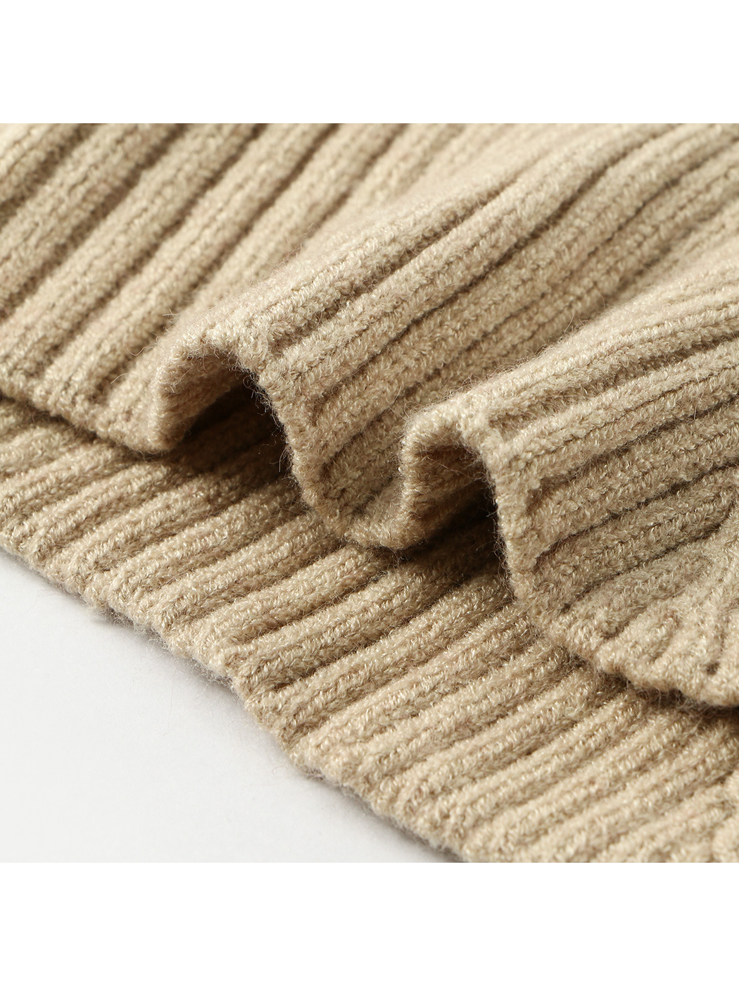 Close-up of Beige ribbing and folded edges