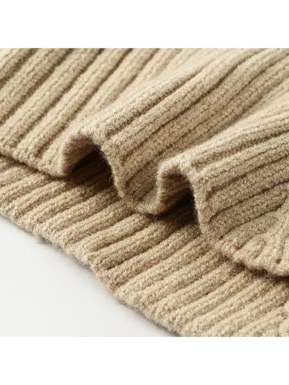 Close-up of Beige ribbing and folded edges