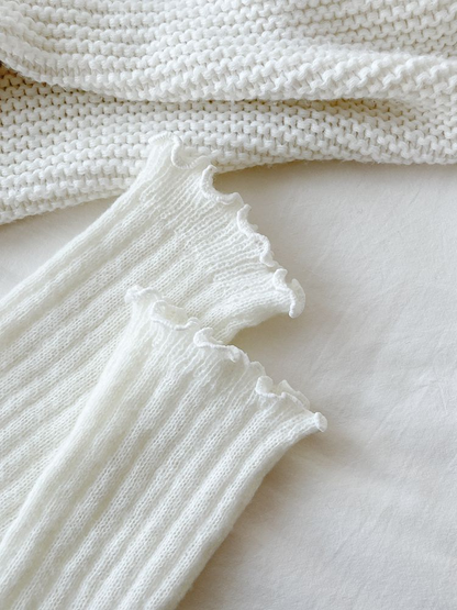 Close-up of the white ruffled opening and ribbed texture