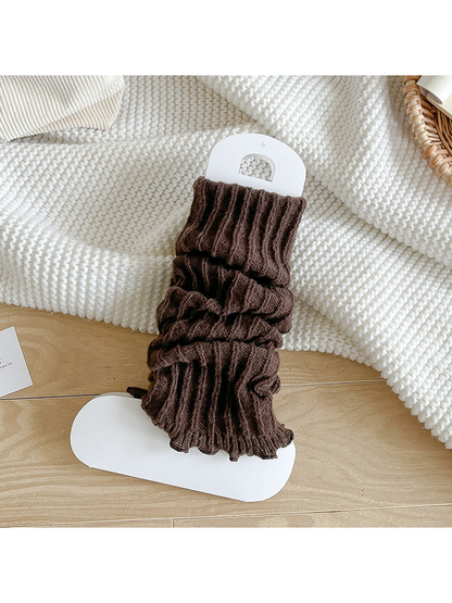 Coffee ribbed socks with a gathered body and ruffle edge