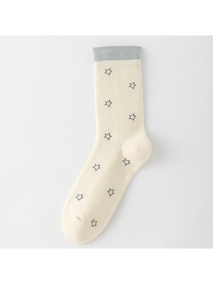Stars crew sock in ivory with outlined stars and a contrasting gray cuff.
