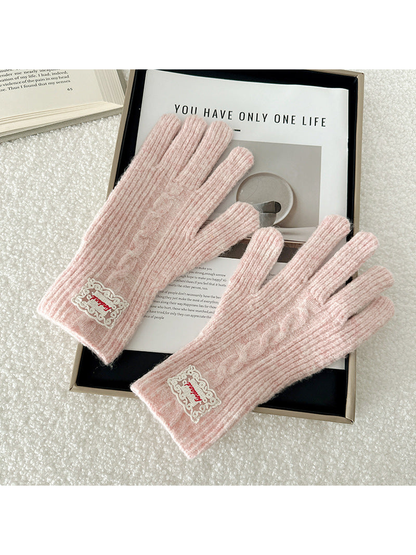 Pink cable-knit gloves with ribbed cuffs