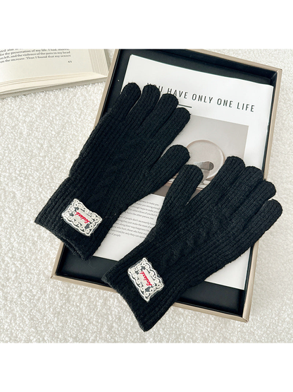 Black cable-knit gloves with ribbed cuffs