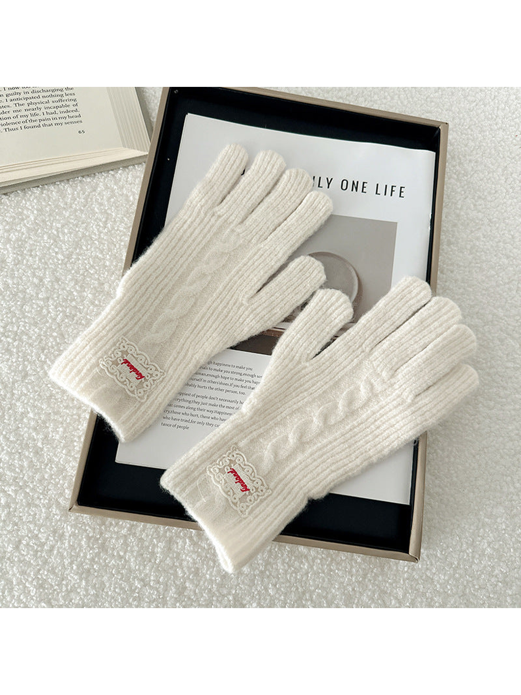 Ivory cable-knit gloves with ribbed cuffs