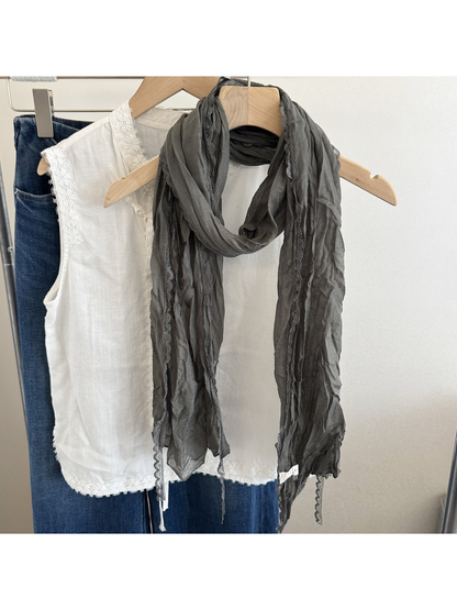 Gray crinkled scarf with lace edging, front view